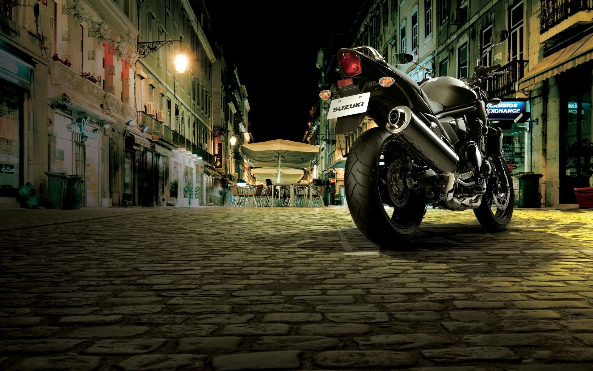 rue café trottoir moto