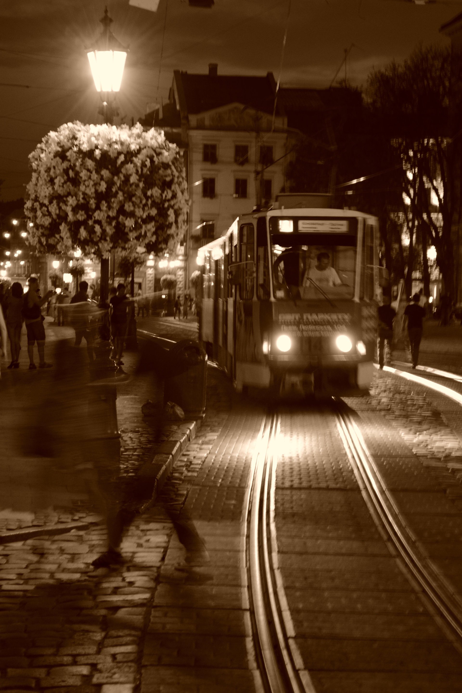 tram night