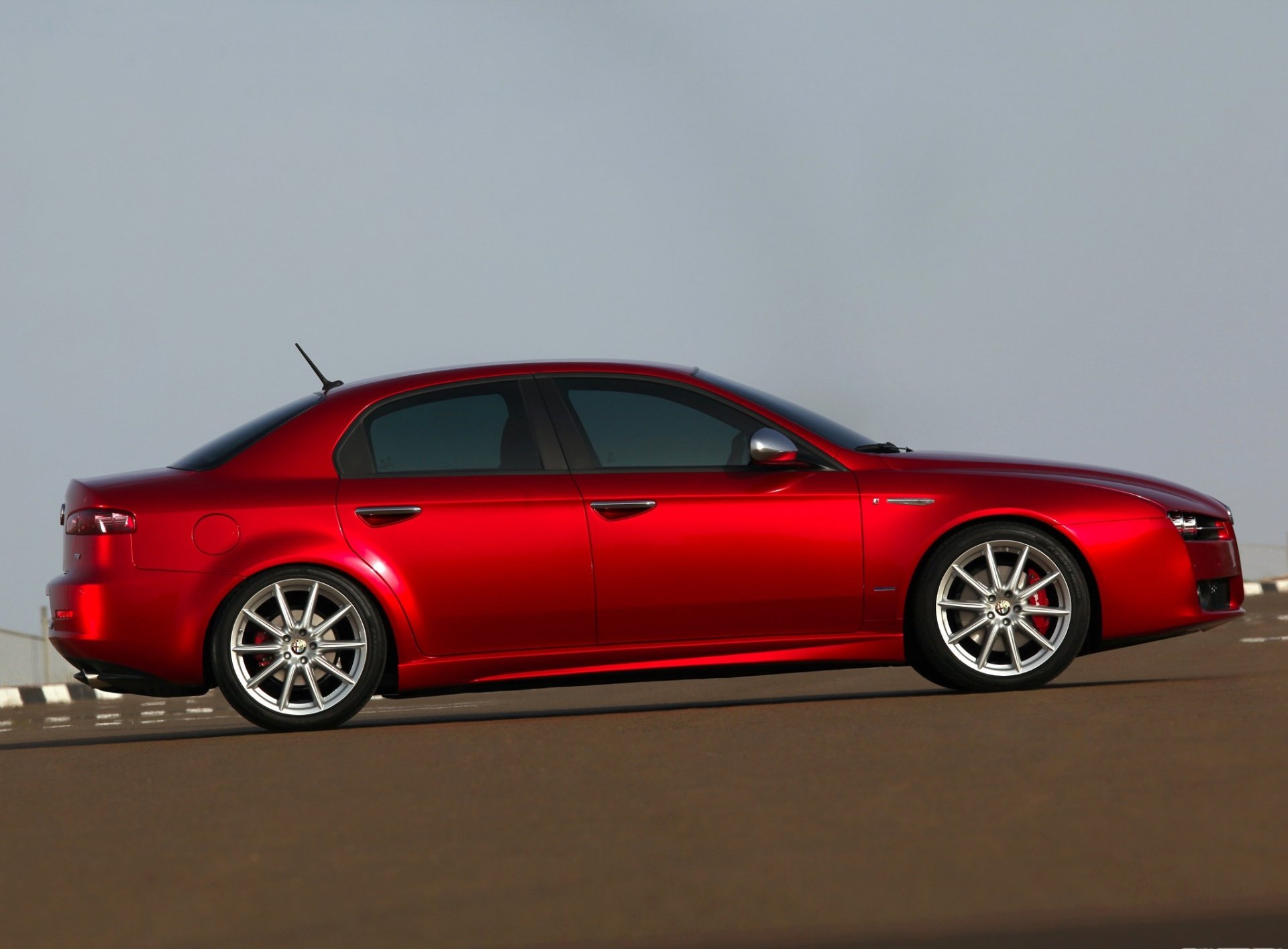 alfa romeo machinery background red