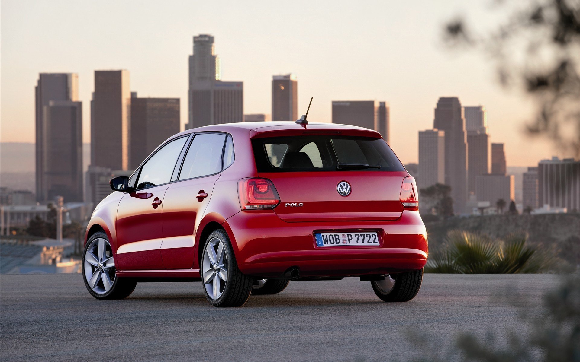 volkswagen polo coches ciudad rojo carretera foto