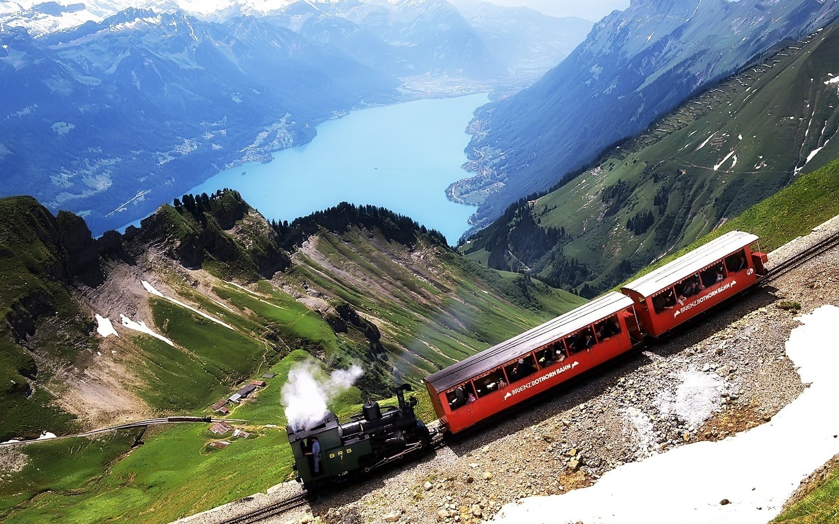 treno a vapore montagne lago