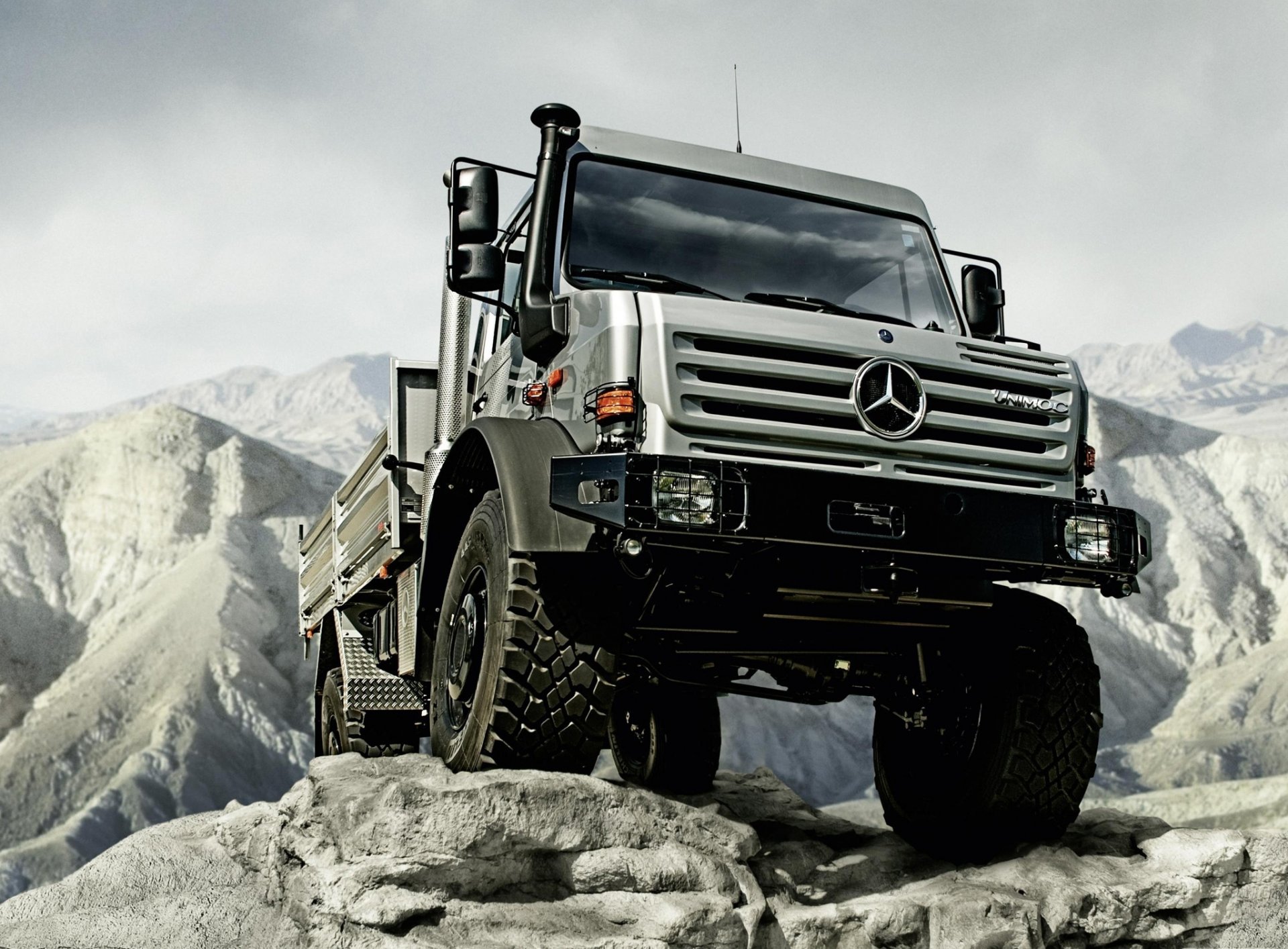 mercedes-benz unimog фон обои