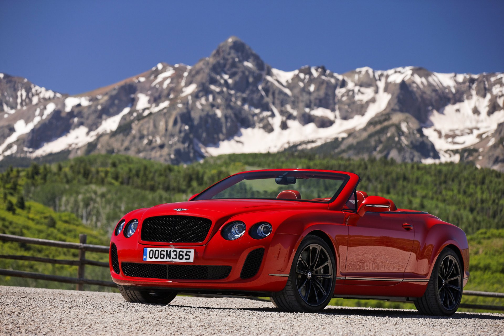 bentley rojo montañas