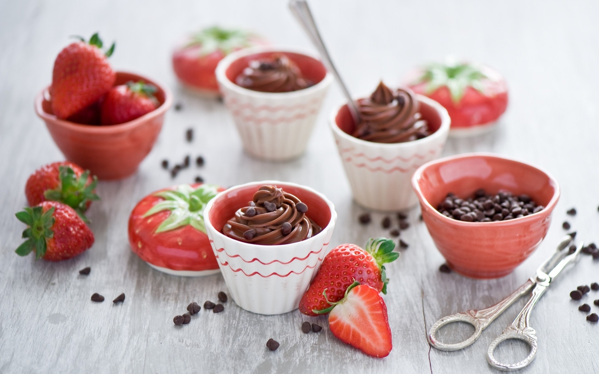 creme süß essen schokolade obst erdbeeren