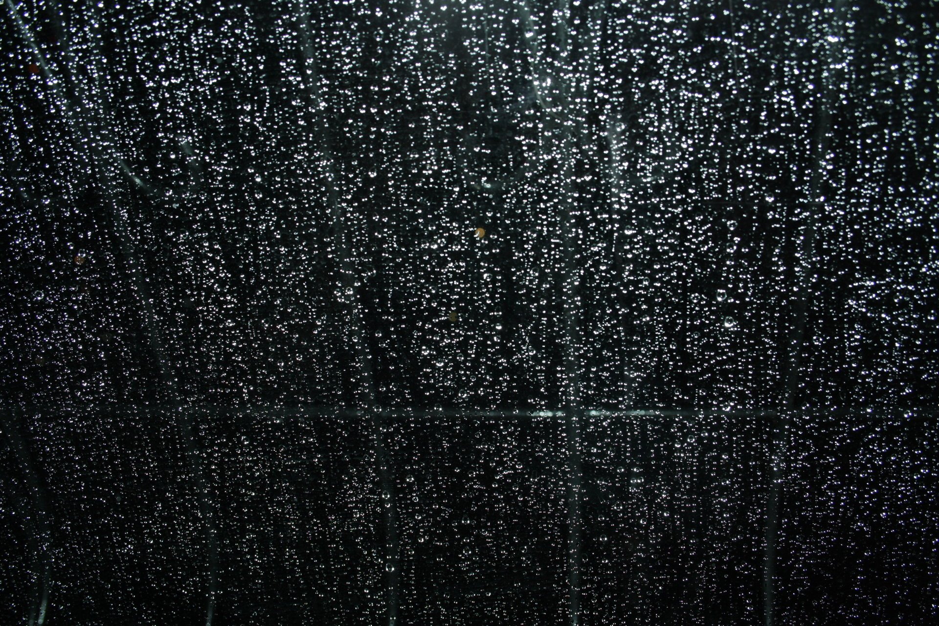 gotas ventana noche lluvia vidrio