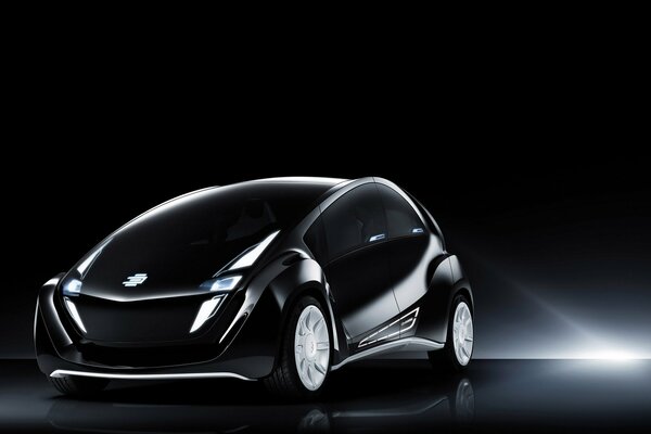 Voiture noire futuriste se dresse