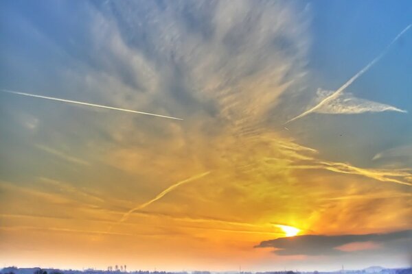 Cielo vivo e nuvole, in diverse tonalità