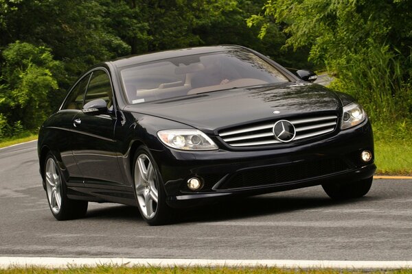 The beautiful SL550 excites the imagination with unsurpassed German charisma