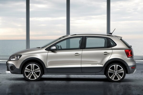 Une Croix volkswagen argentée mise aux enchères