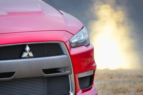 Mitsubishi rosso al tramonto