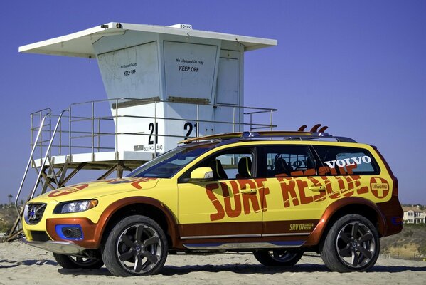 Volvo XC70-Maschine beim Surfen