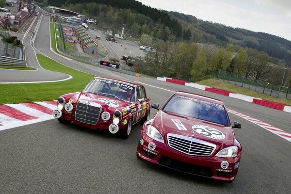 Old Classics vs modern Power Mercedes race