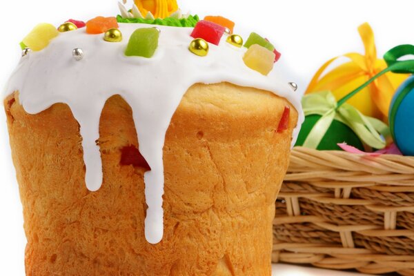 Kulich a Pasqua, sfondo bianco