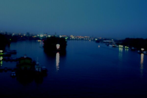 Volga nocturne dans la ville de Samara