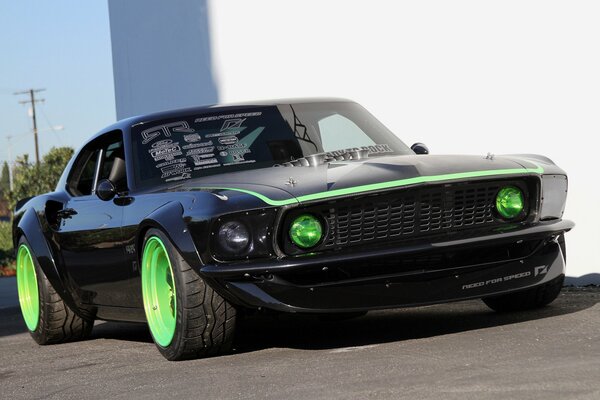 Ford Mustang sintonizzato con dischi verdi