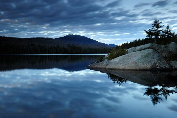 The gloomy blue sky is reflected in the water