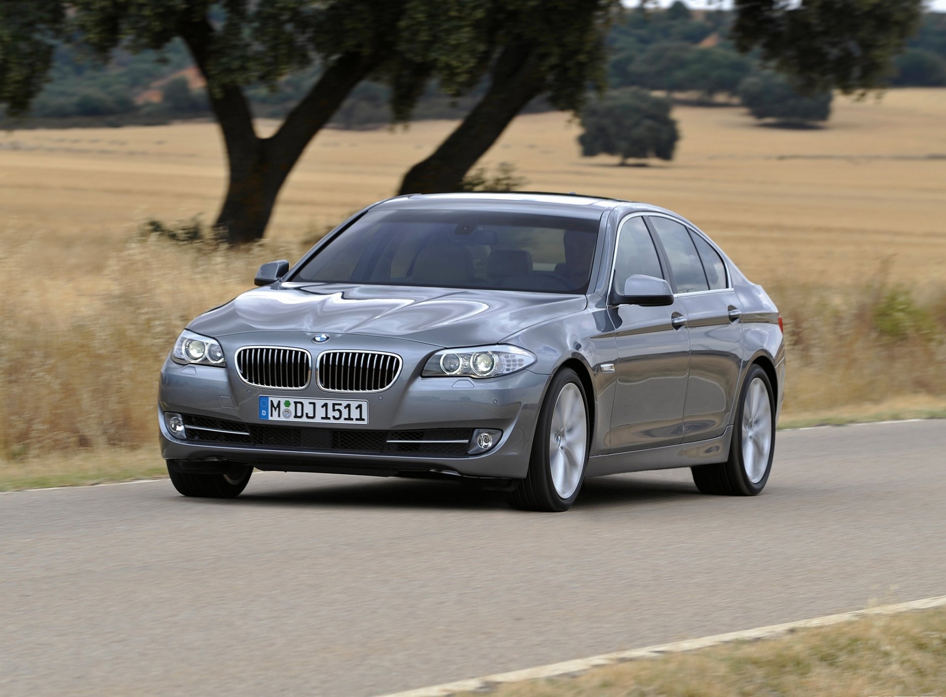 bmw5 sedan samochody