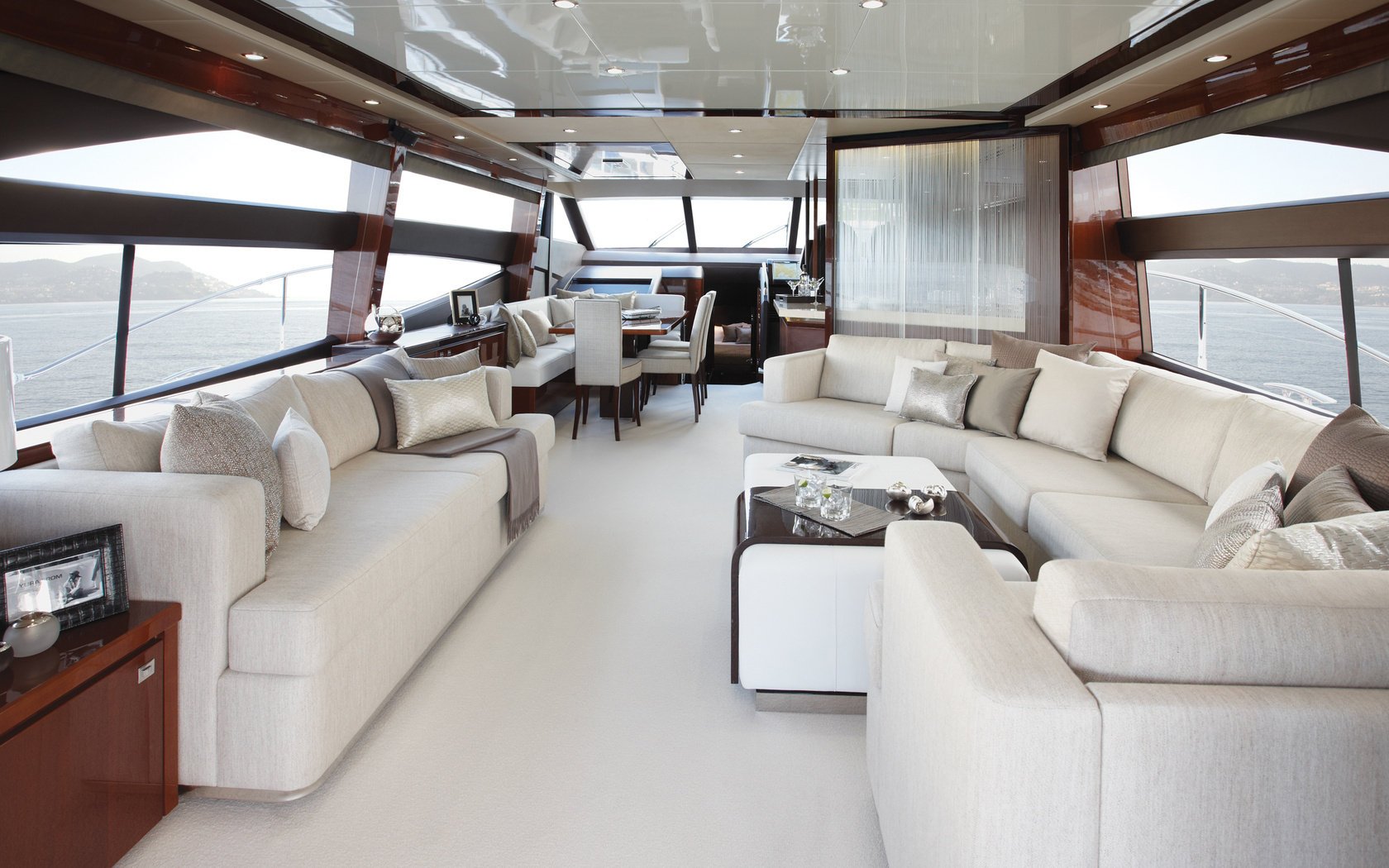 yacht salone design lusso interni stile