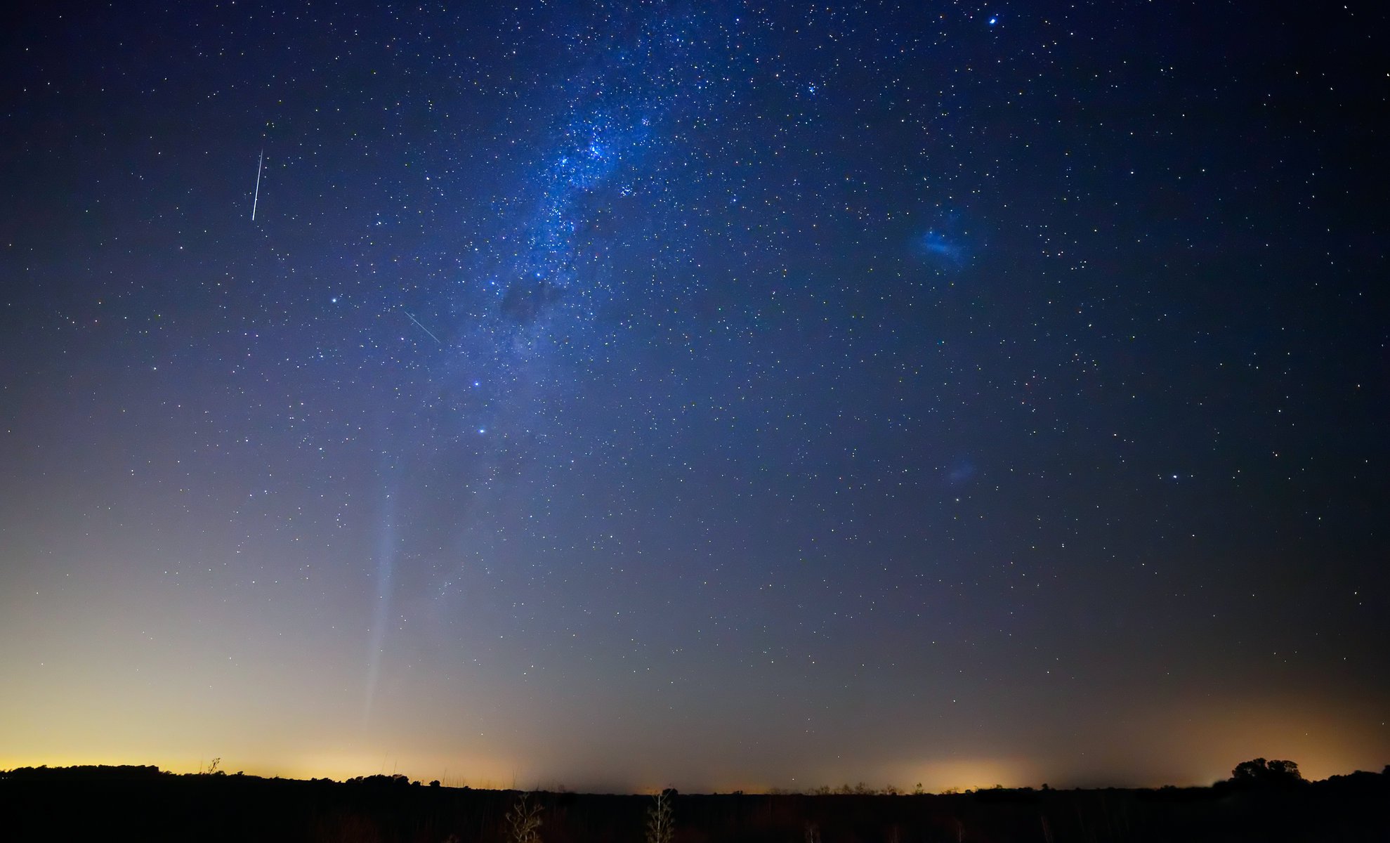 magellanic clouds meteor comet lovejoy satellite