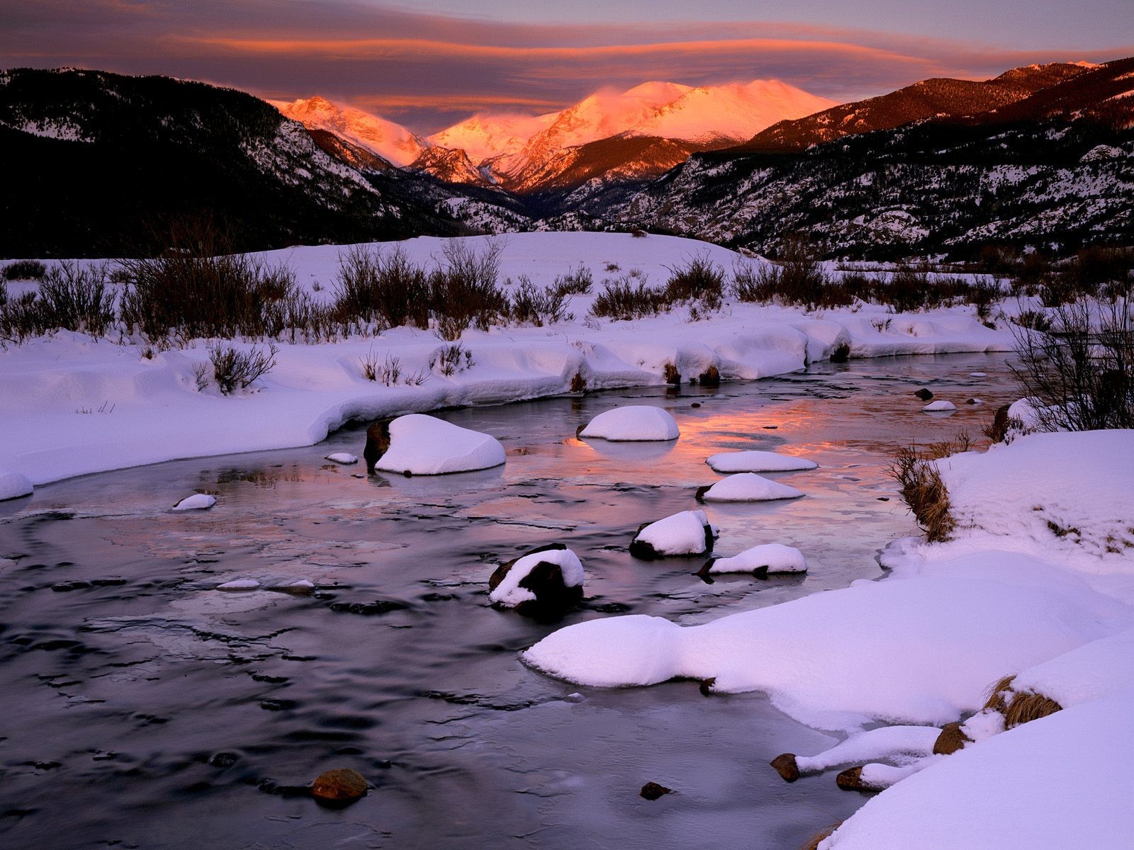 rivière neige montagnes hiver