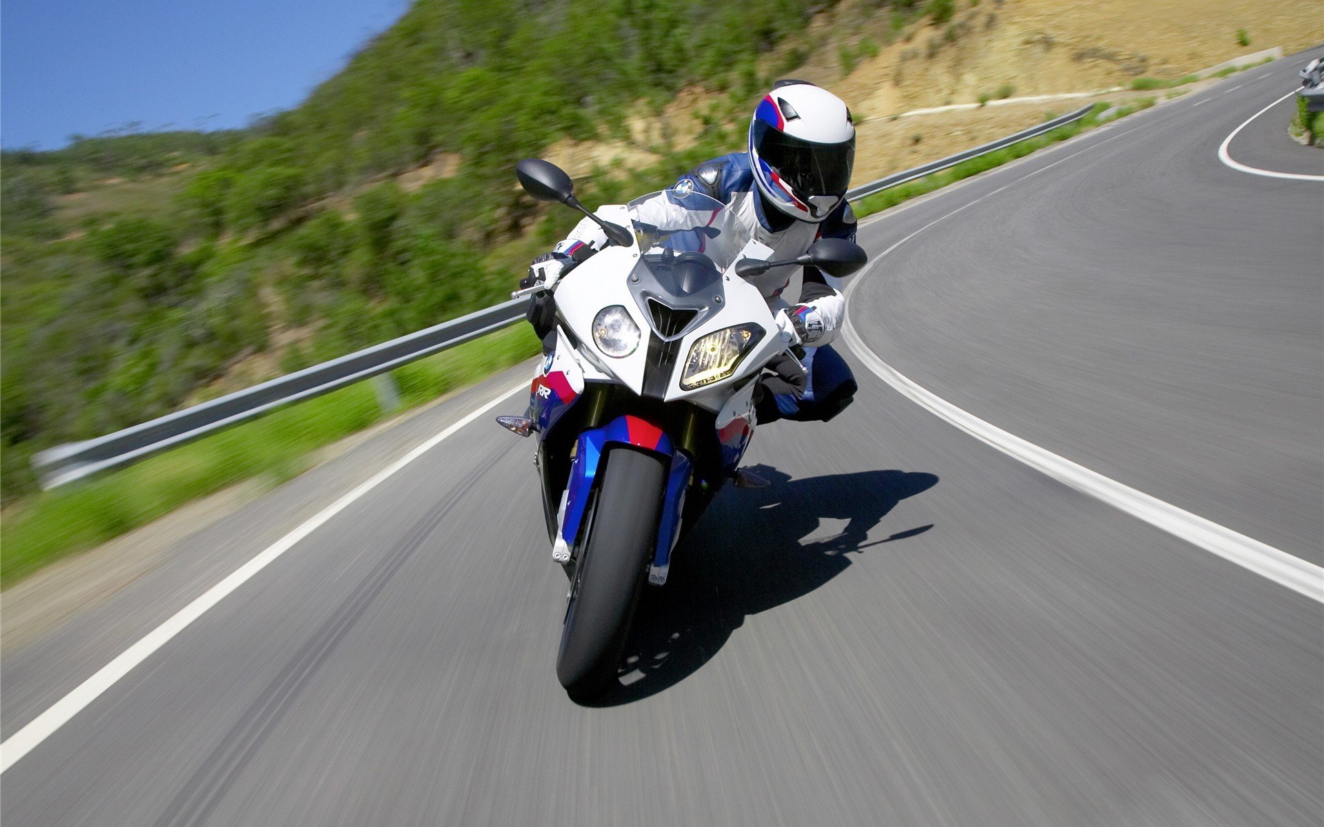 moto uomo strada