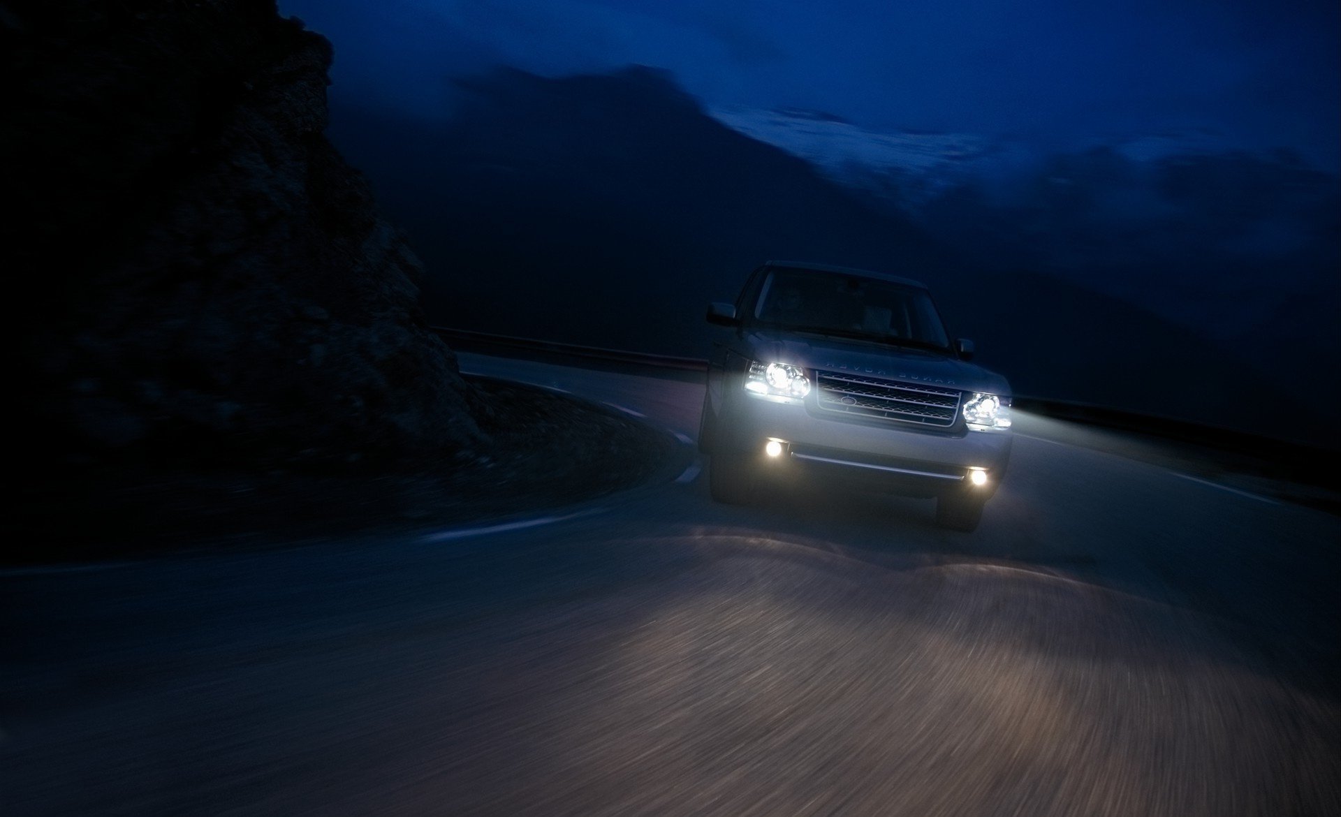 tourner pluie route gouttes roches montagnes nuit chemin brouettes voitures vitesse range rover