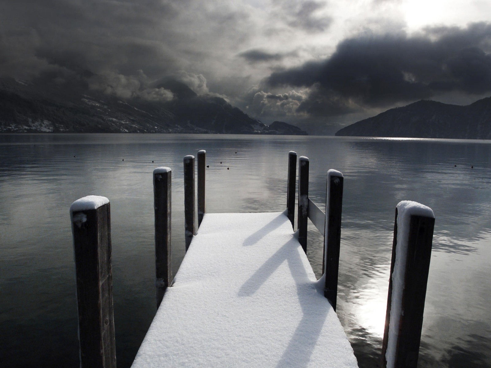 liegeplatz see schnee winter traurigkeit