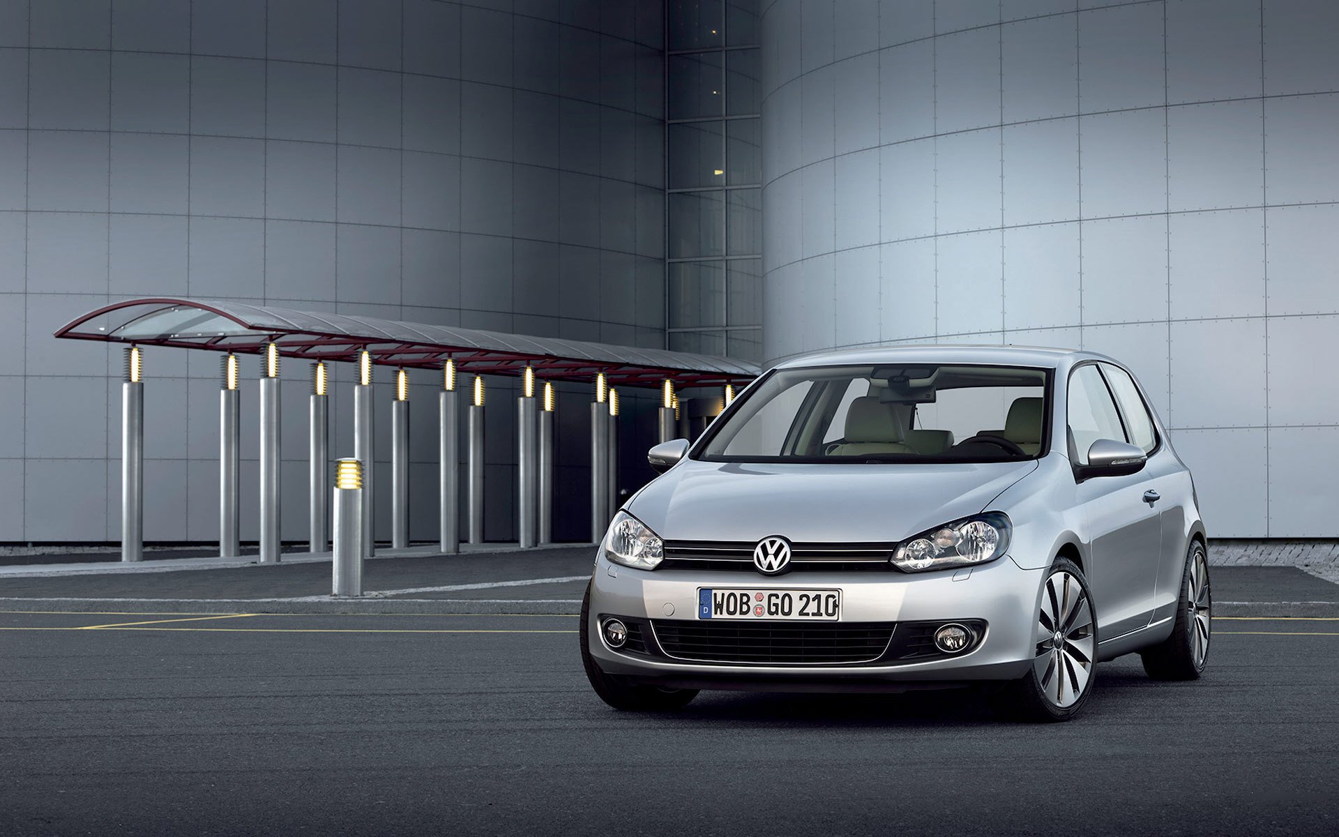 voitures brouettes volkswagen golf argent