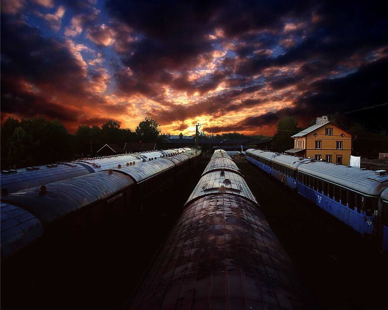 treni tramonto deposito