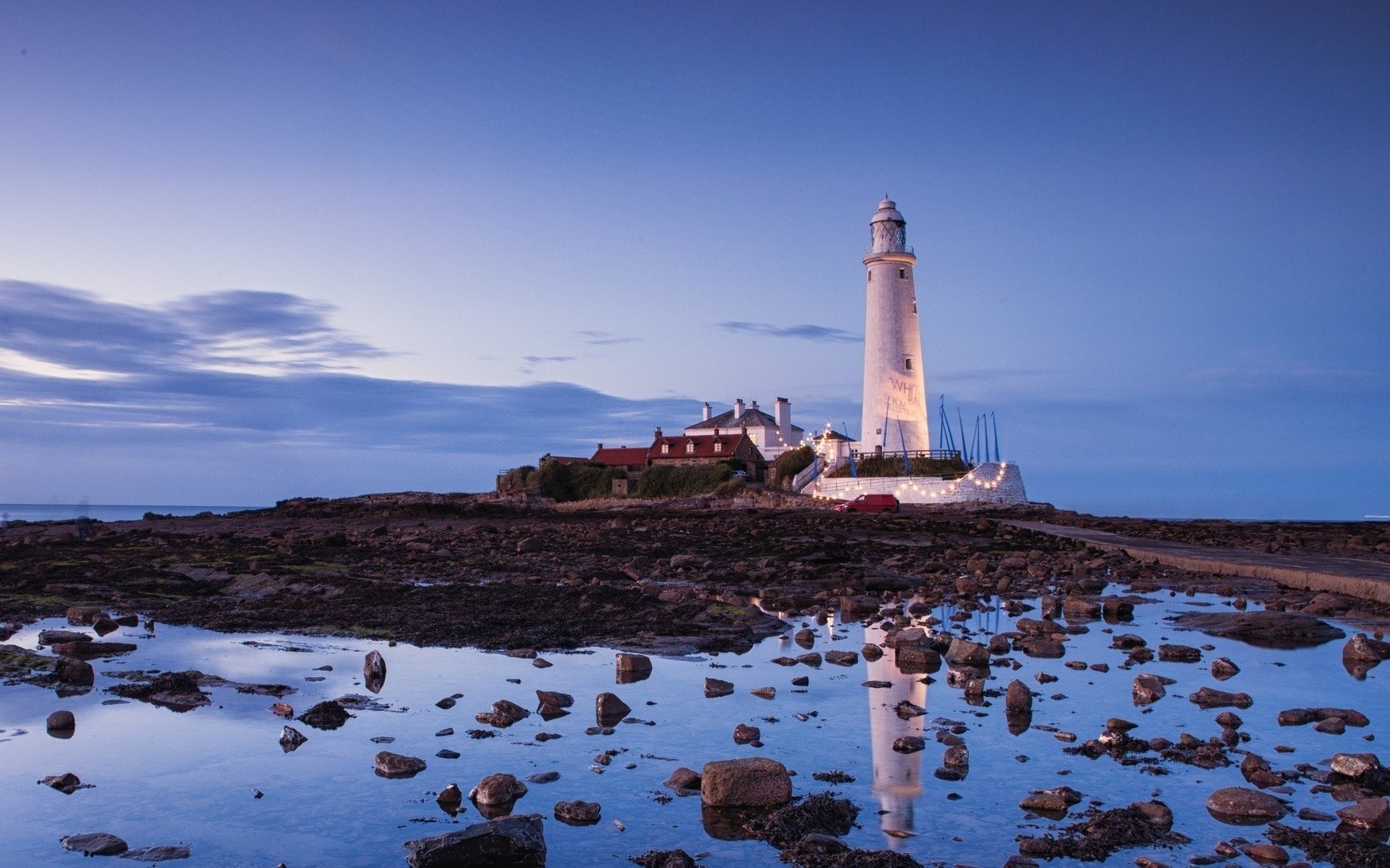 eau pierres phare mer crépuscule