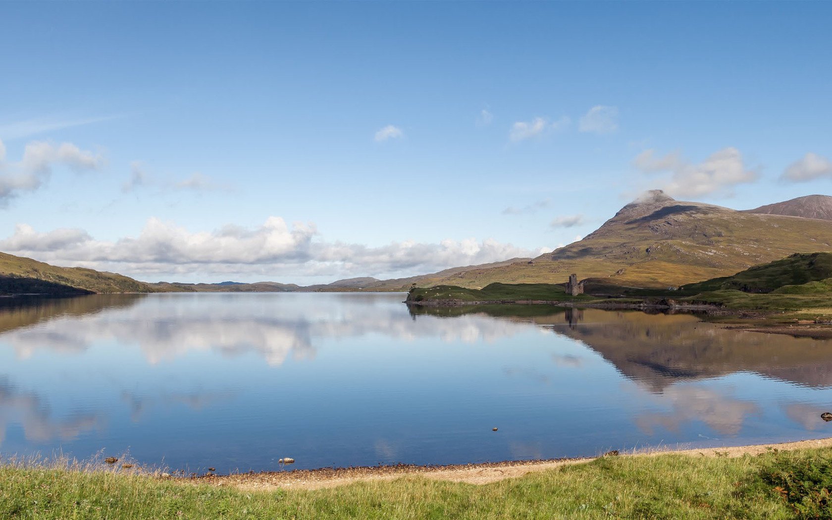 loch assynt scotland turm see hügel