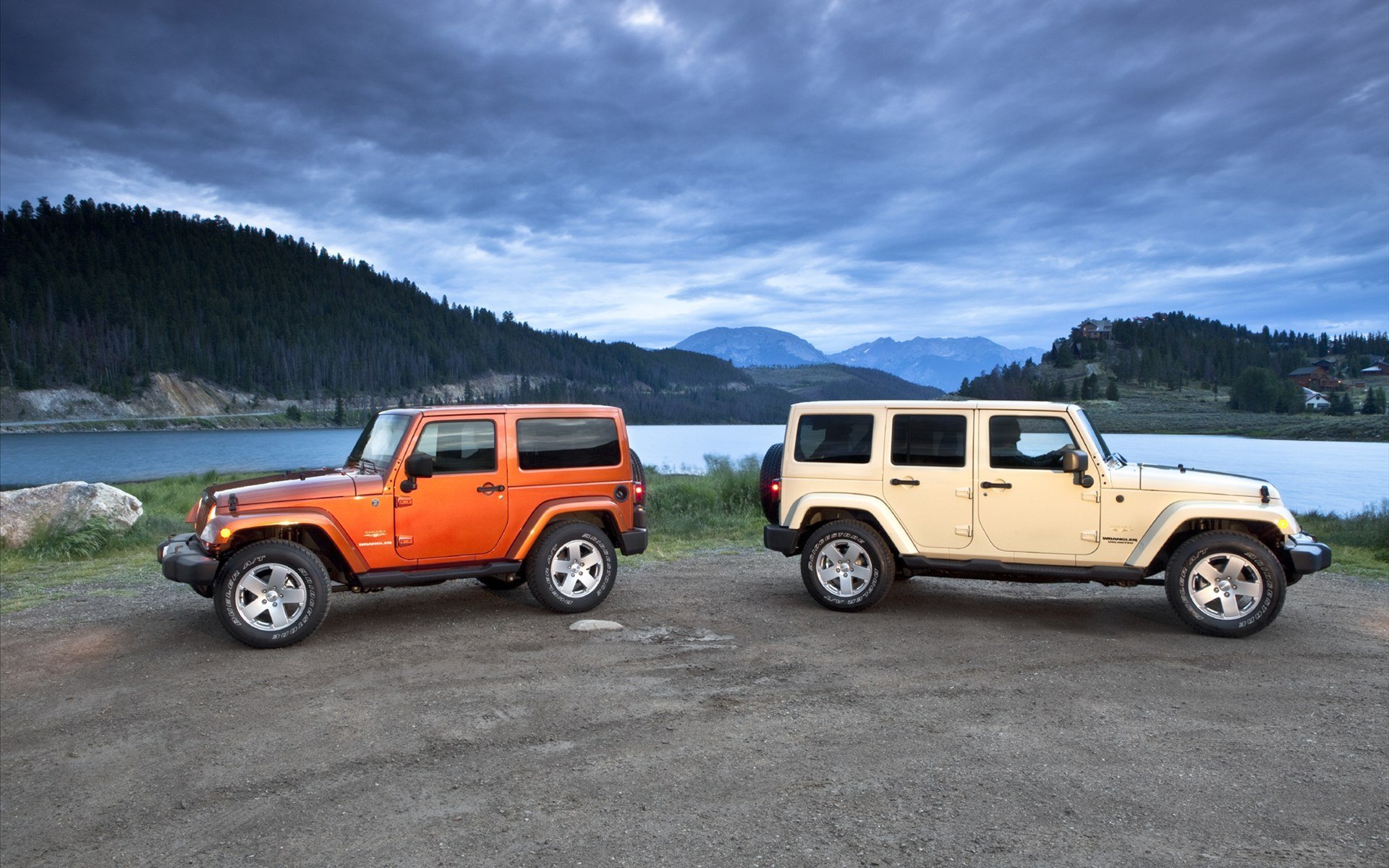 jeep-wrangler-2011 suv piękny krajobraz góry chmury