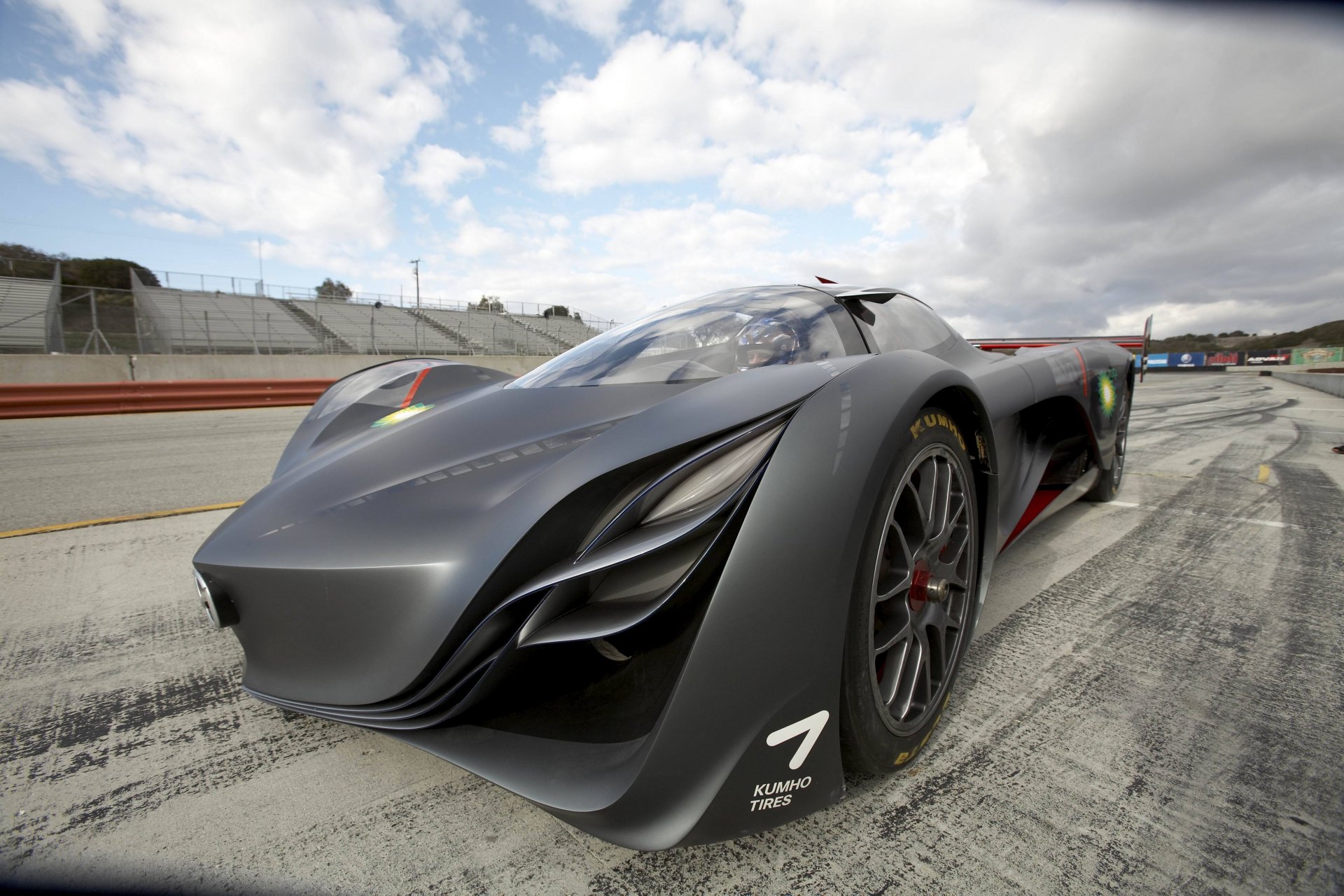 mazda furai coche lado