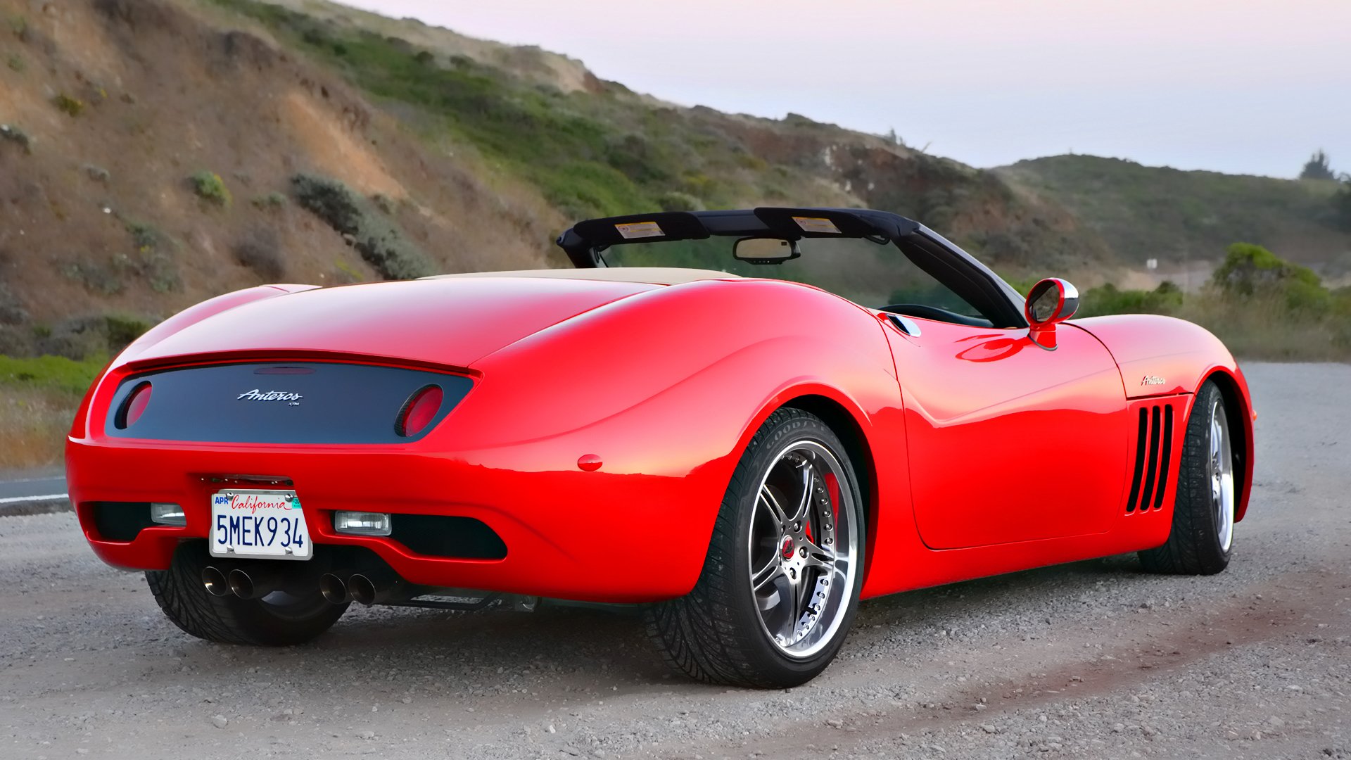 auto sportiva convertibile rosso sogno