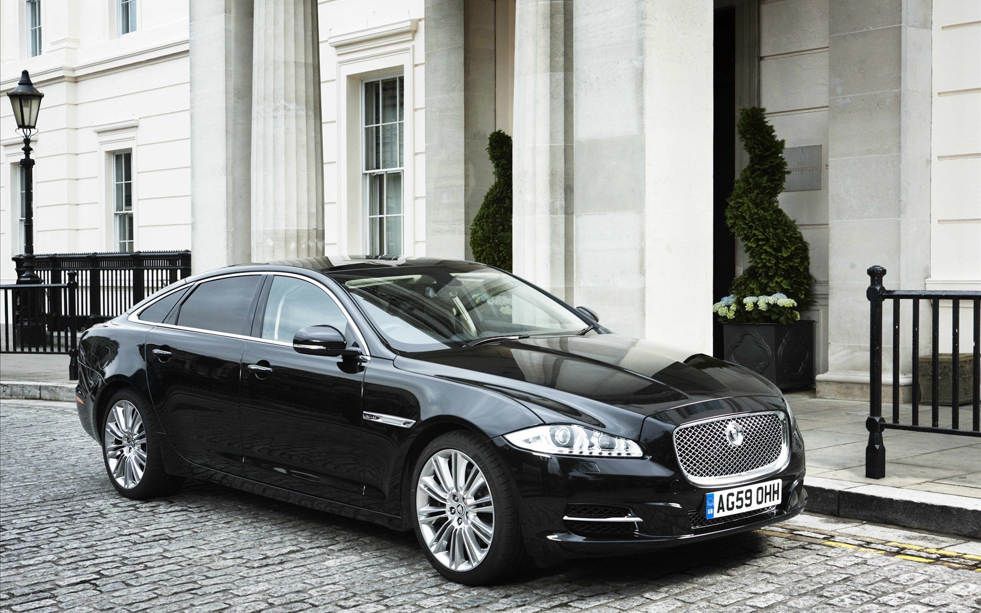 jaguar xj седан 2011 улица ягуар