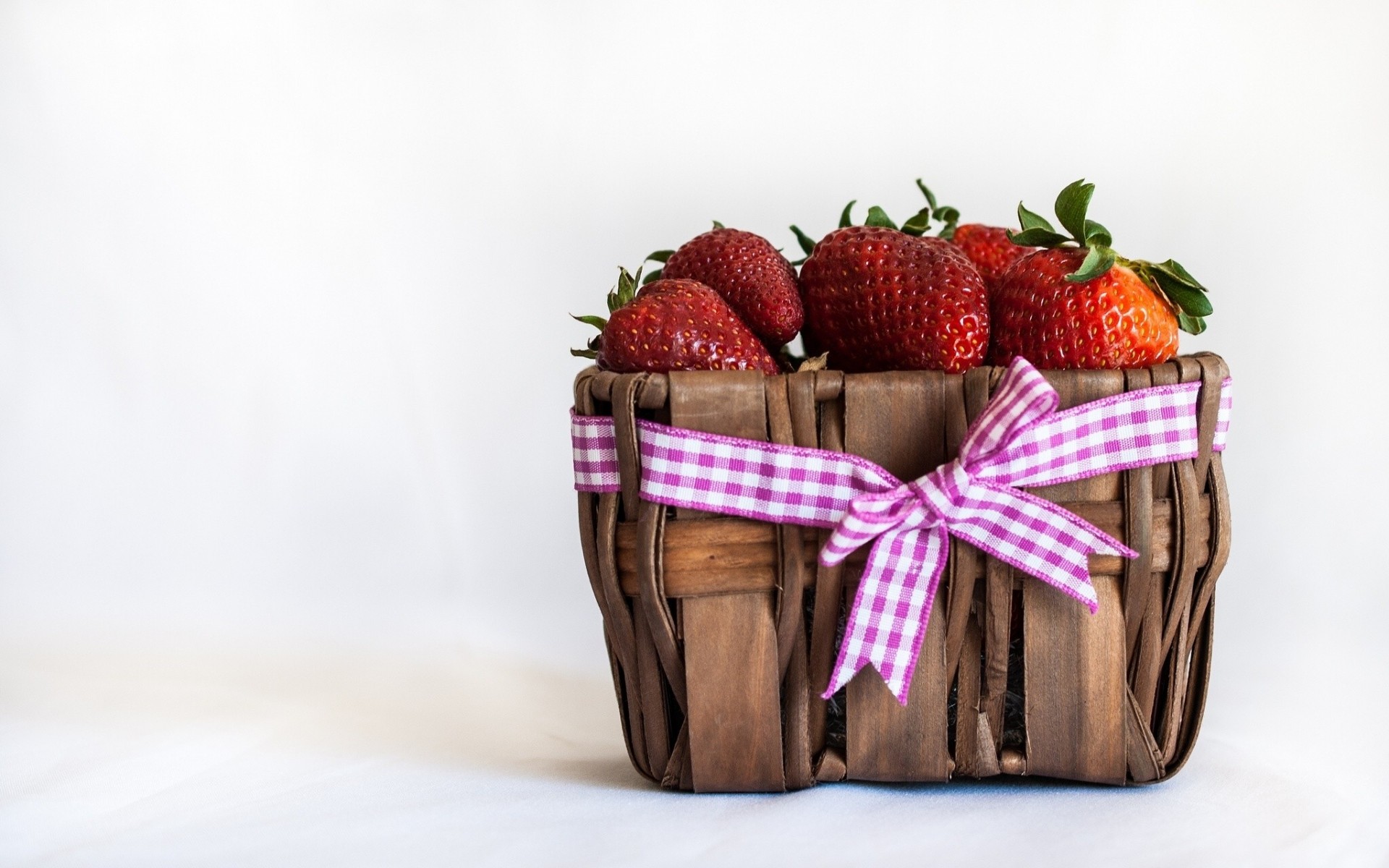 panier baies fraises oignons