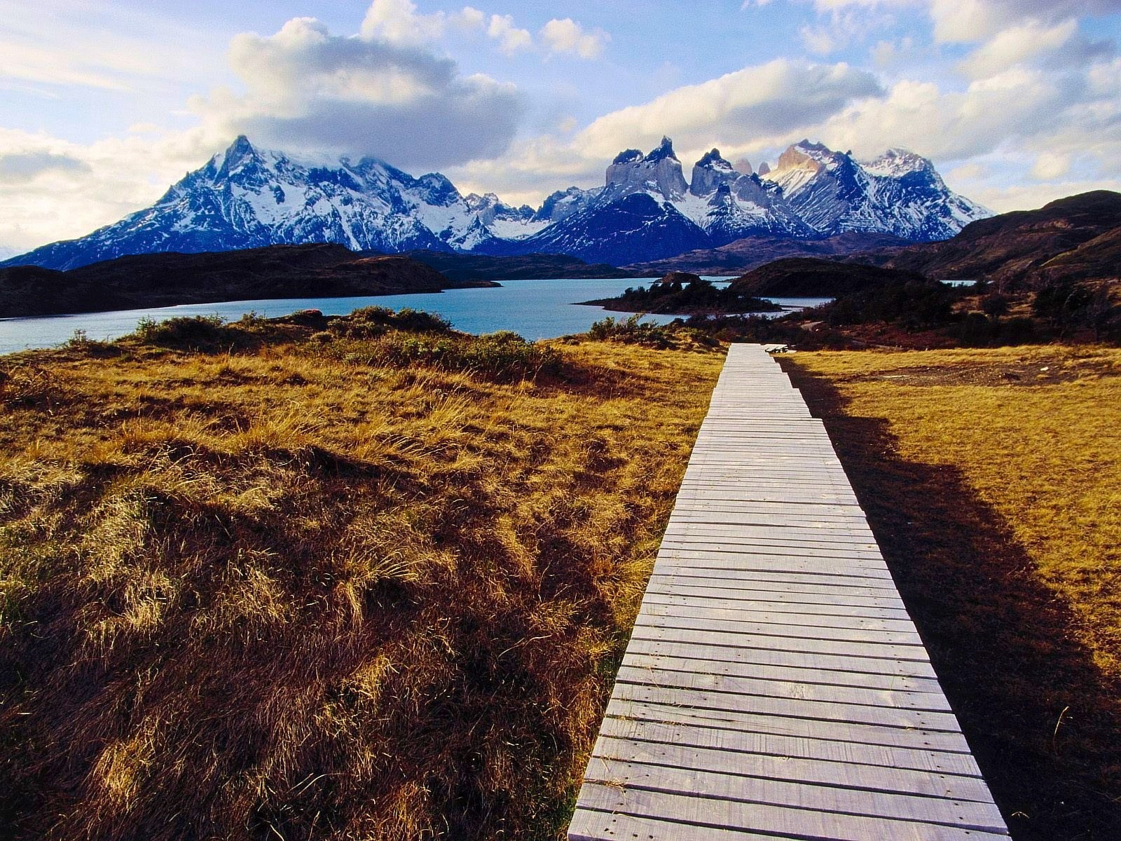 sentiero montagne erba lago