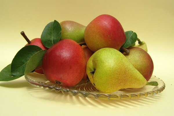 Composition de fruits de poires et de pommes