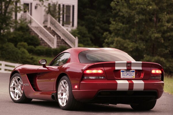 Belle Dodge sportive rouge