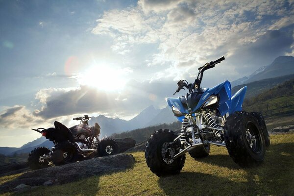 ATV Yamaha sulla collina e sulle montagne