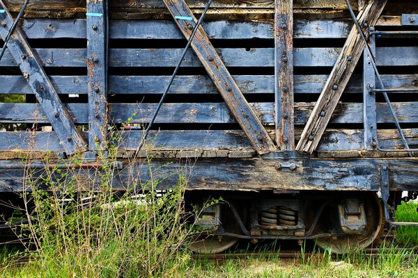 Stary drewniany wagon atmosferyczny