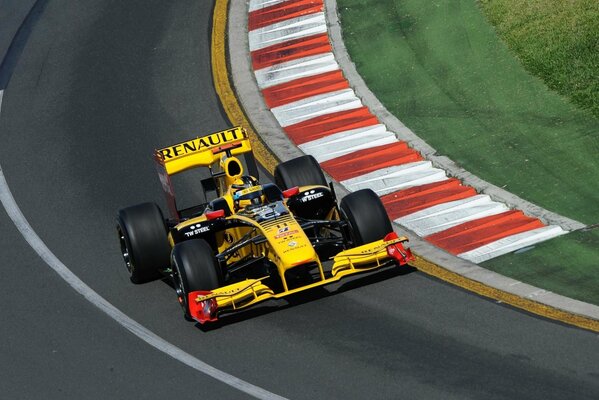 Voiture de course sportive jaune