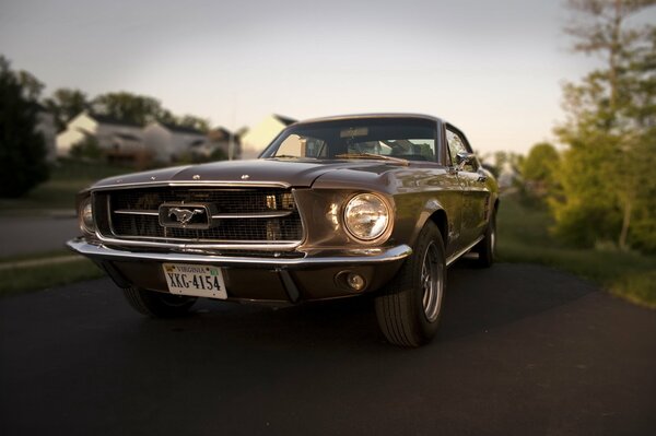 Ford Mustang mil novecientos sesenta y siete