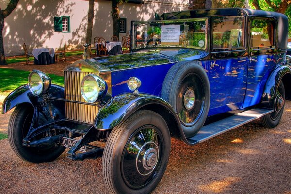 Altes Retro-Auto in blauer Farbe