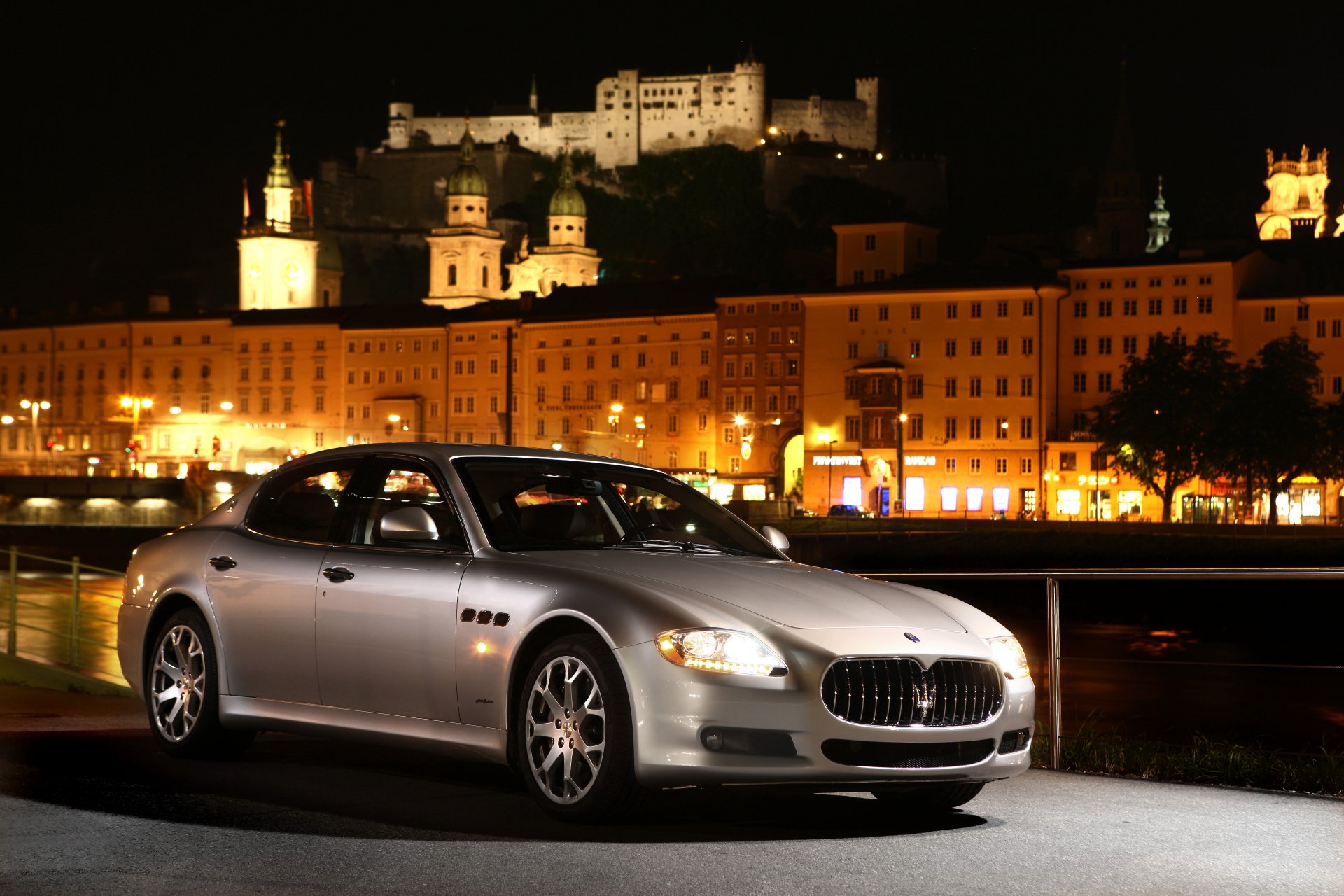 maserati quattroporte s samochód srebrny noc