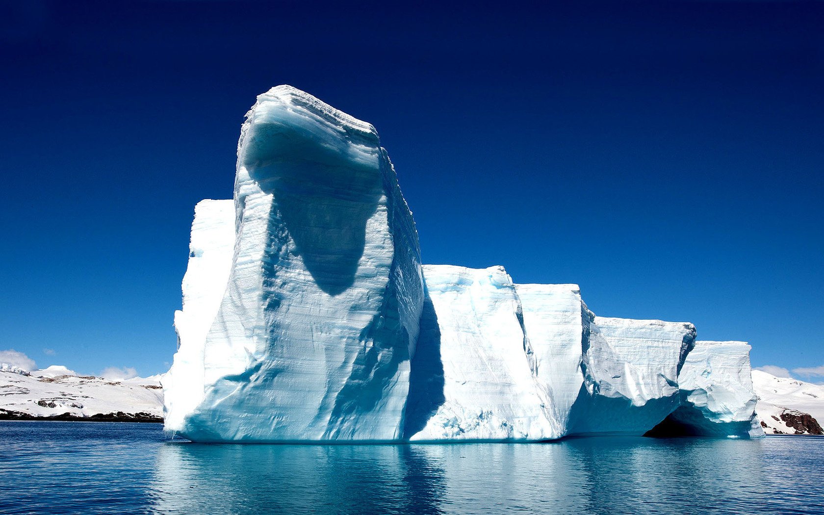 lastrone di ghiaccio nord antartide iceberg