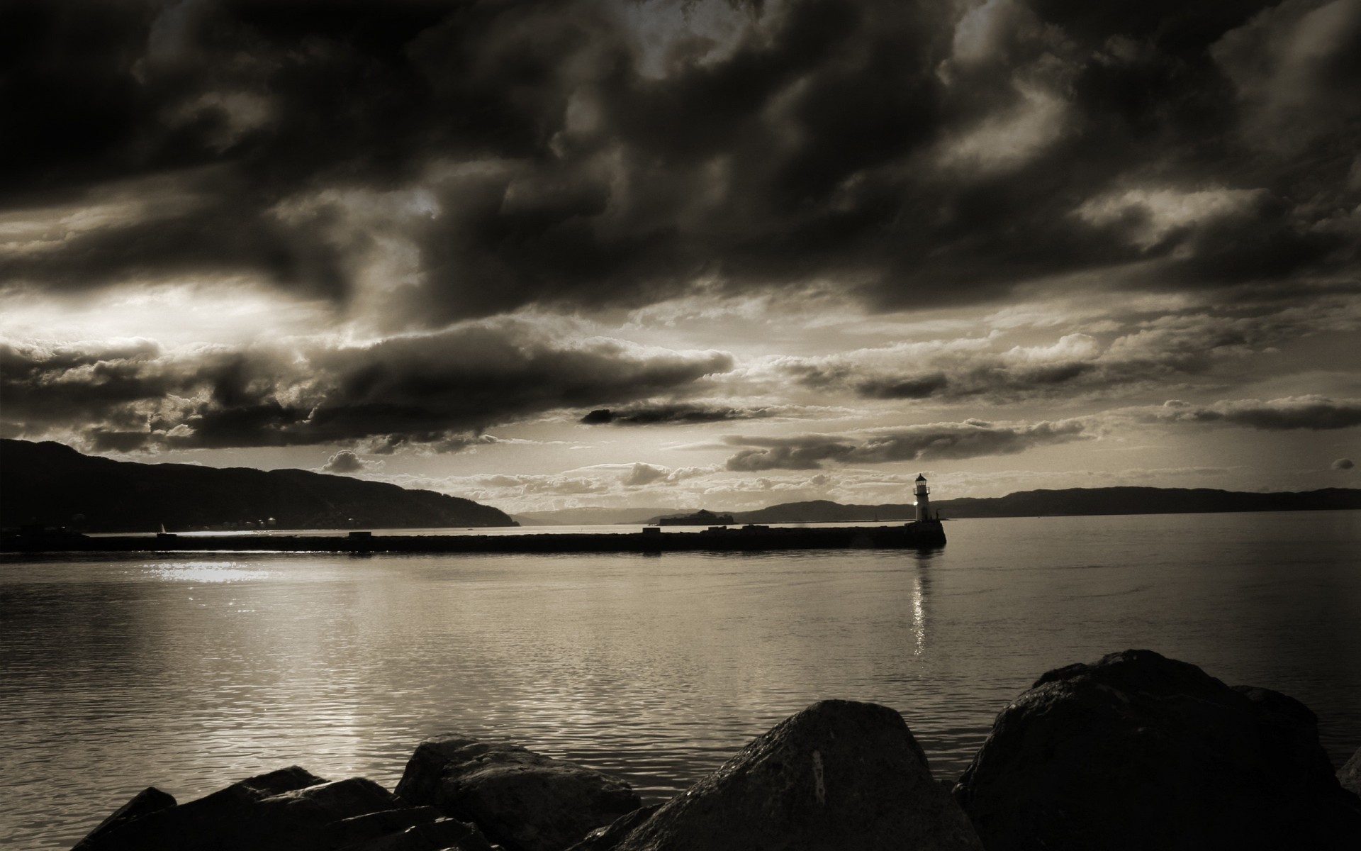 noir et blanc phare baie