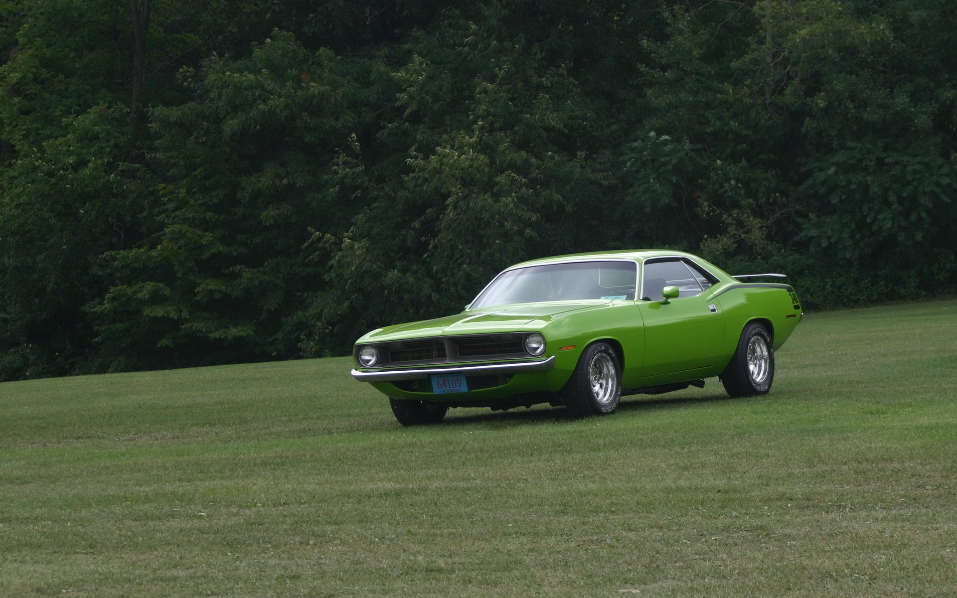 plymouth barracuda muscle car