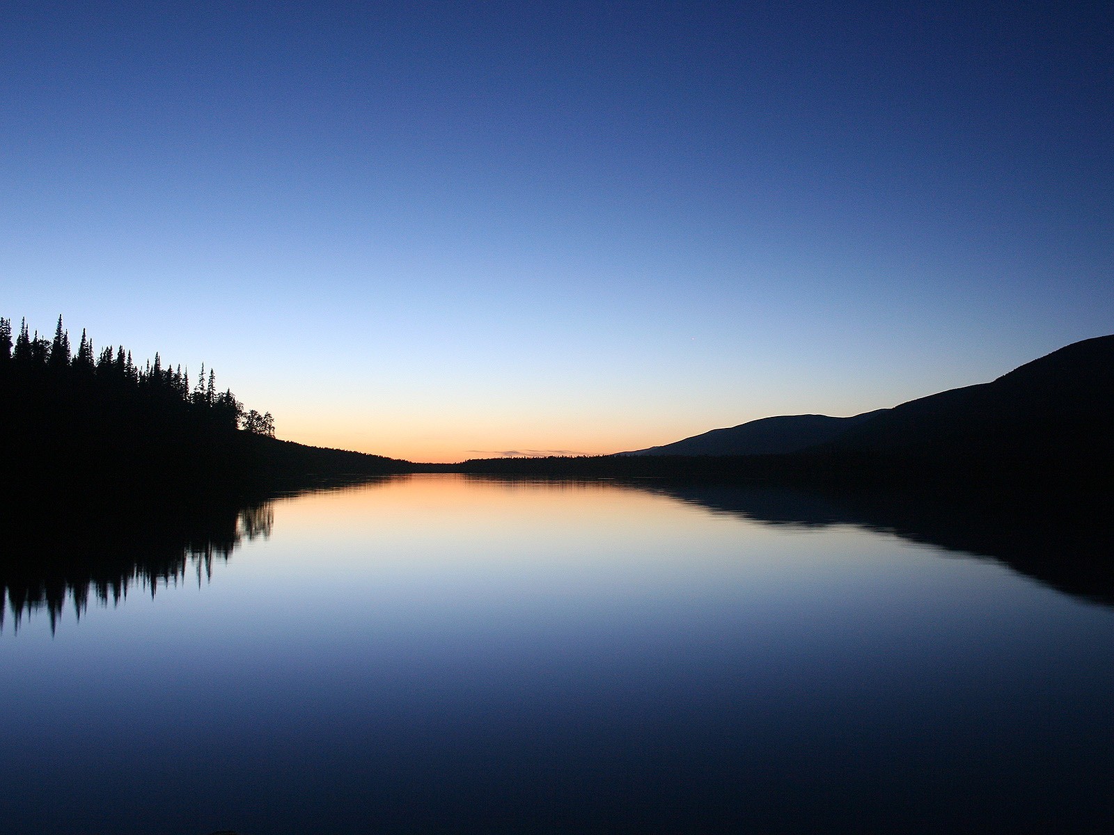 minimalism lake reflection shadow