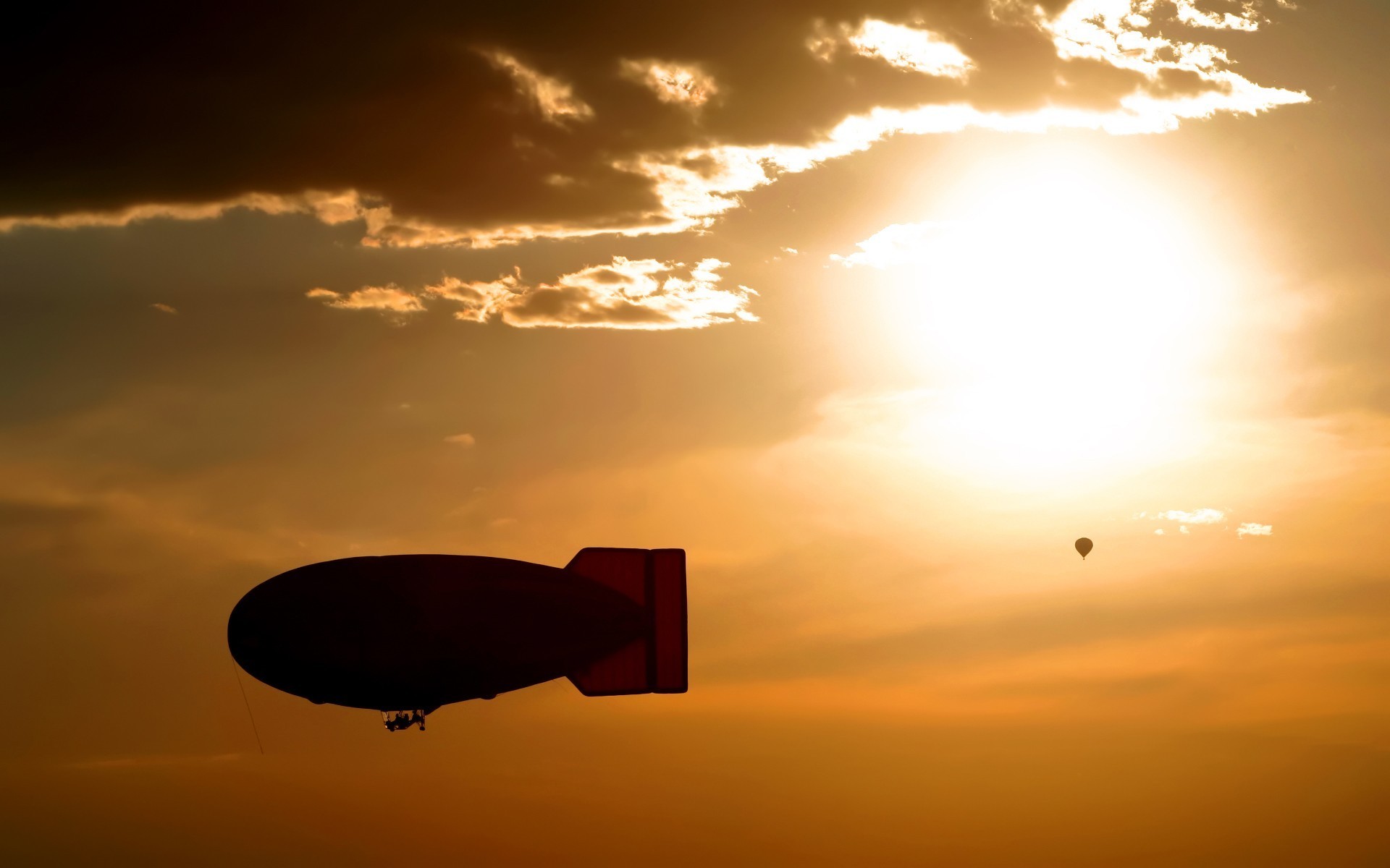 dirigible cielo puesta de sol